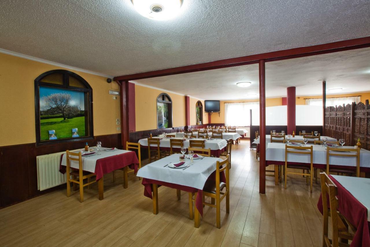 Hotel Terranova Oza de los Ríos Zewnętrze zdjęcie