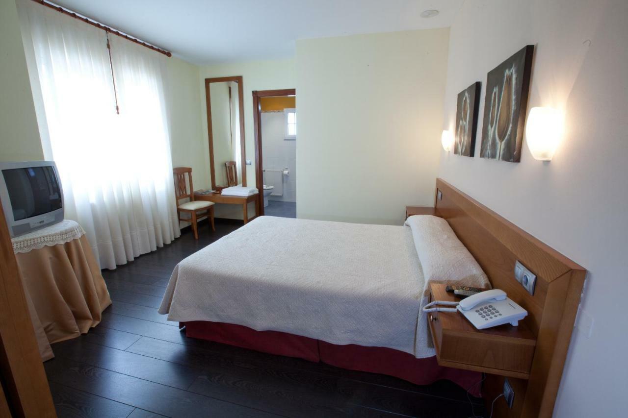 Hotel Terranova Oza de los Ríos Zewnętrze zdjęcie
